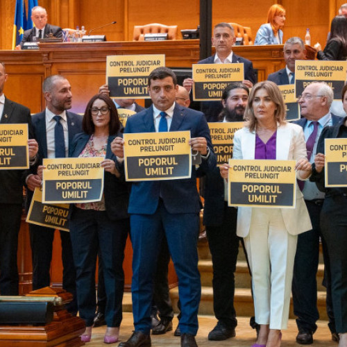 AUR protestează la deschiderea sesiunii împotriva prelungirii controlului judiciar pentru Călin Georgescu