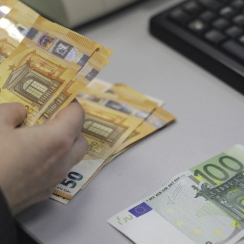 Leul se stabilizează în piața monetară, în timp ce BNR acționează pentru a tempera cererea de valută