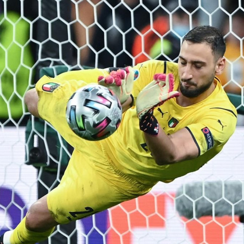 Paris Saint-Germain şi Manchester City au ajuns la un acord pentru transferul portarului Gianluigi Donnarumma