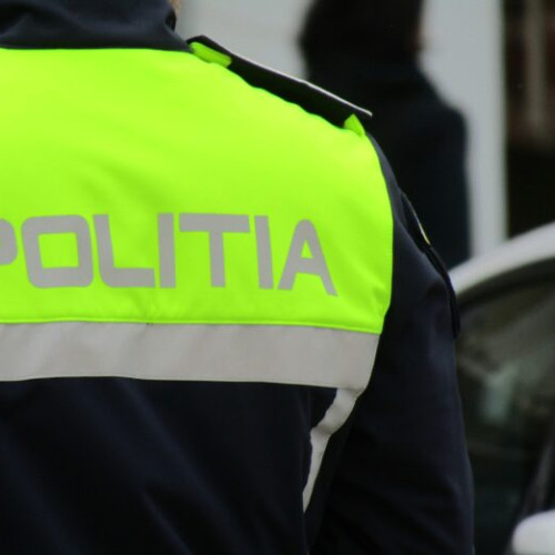 Cinci persoane trimise în judecată pentru înșelarea unui bărbat de 93 de ani