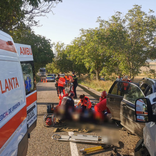 Accident pe DN 24 C între Românești și Dămideni: 21 de persoane implicate