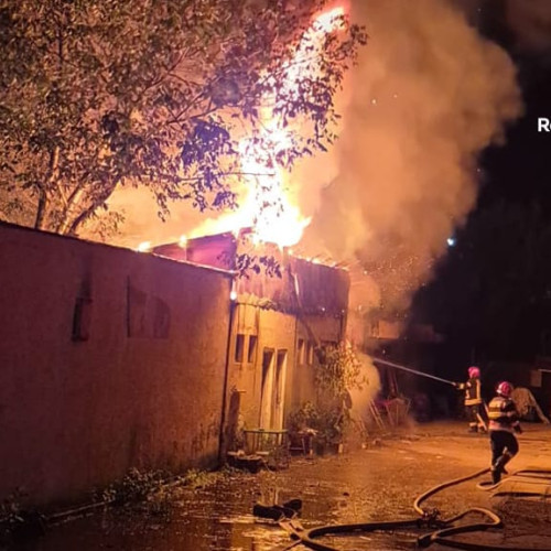 Intervenție rapidă a pompierilor la un incendiu din Reșița: Complexul Sportiv „Francisc Vaștag” salvat
