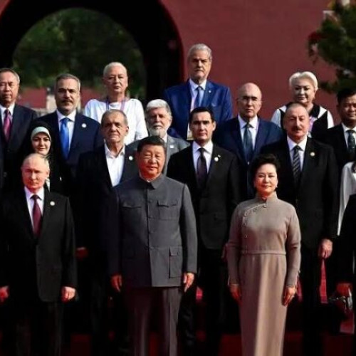 Foștii premieri Năstase și Dăncilă fotografiați alături de lideri mondiali la paradă în China