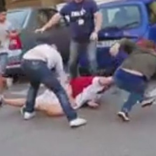 Tânăr din Botoșani bătut pe stradă; doi reținuți 24 de ore