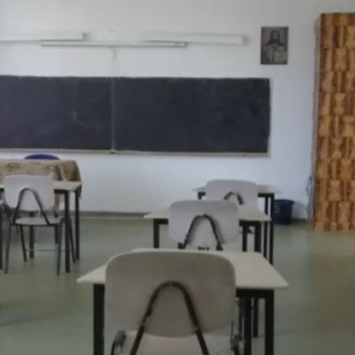 Ministrul educației afirmă că învățământul simultan există, dar statul nu pregătește profesori