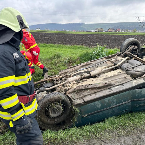 Tânăr din județul Botoșani, beat la volan, s-a răsturnat în Roma