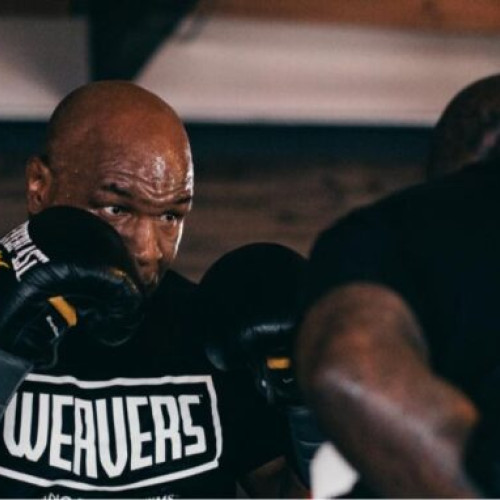 Mike Tyson şi Floyd Mayweather ar putea lupta într-un meci demonstrativ în 2026