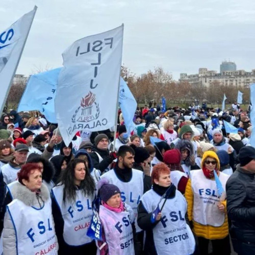 Sindicaliștii din învățământ cer respect pentru dreptul la exprimare în fața mitingului din București