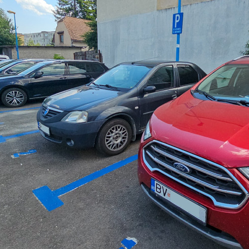 Proceduri de reatribuire a locurilor de parcare rezidențiale continuă în Brașov, în cartierul Astra