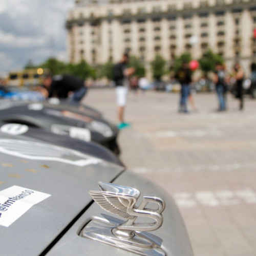 Taxa pe lux stârnește reacții în rândul mediului de afaceri în contextul guvernului condus de Ilie Bolojan