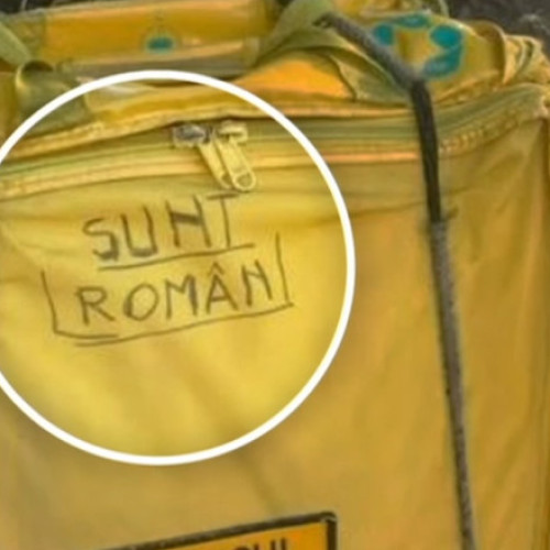 Speriați de atacuri rasiste, livratori români își marchează ghiozdanele cu „RO” sau „Sunt român” în capitală