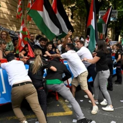 Etapa a 13-a din La Vuelta, Turul Spaniei, perturbată de un protest pro-palestinian