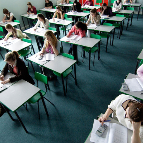 Elevă de nouă ani obține bacalaureatul în Franța, devenind cea mai tânără absolventă a liceului