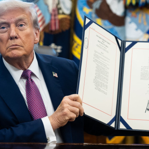 Trump semnează ordin prin care Pentagonul devine Departamentul de Război