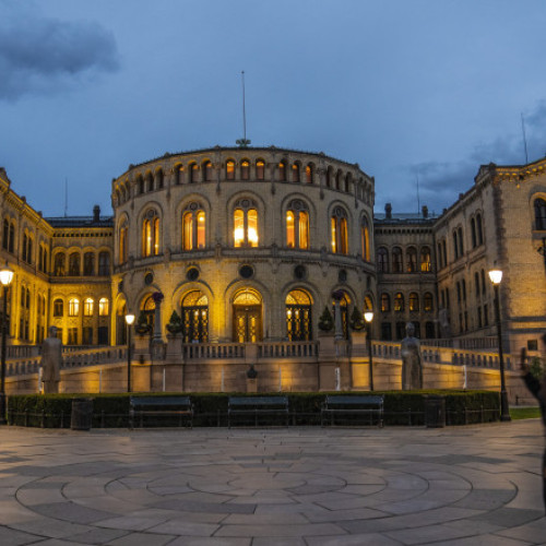 Alegeri parlamentare în Norvegia: o cursă strânsă între Partidul Laburist și centru-dreapta