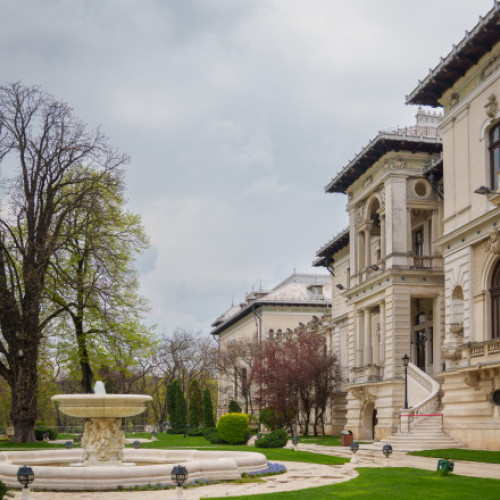 Palatul Cotroceni luminează în roșu de Ziua Mondială a Conştientizării Duchenne