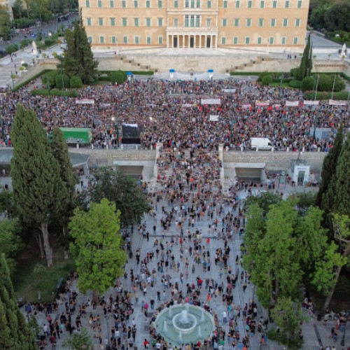Violențe în Atena după proteste anti-guvernamentale