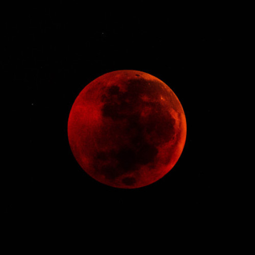 Eclipsă totală de lună vizibilă în România în noaptea de 7 spre 8 septembrie