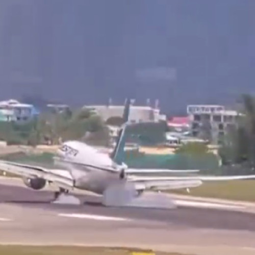 Aterizare cu emoții pentru 164 de oameni pe pistă de 2.100 metri