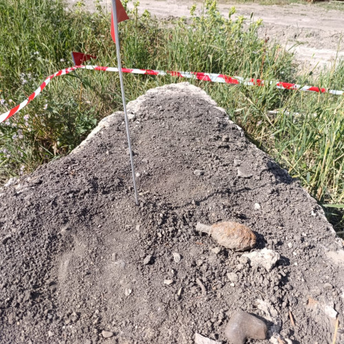 Grenadă defensivă găsită în Drăgușeni, ridicată în siguranță