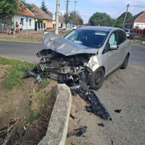 Accident rutier la Sânnicolau Mare: rănită o femeie
