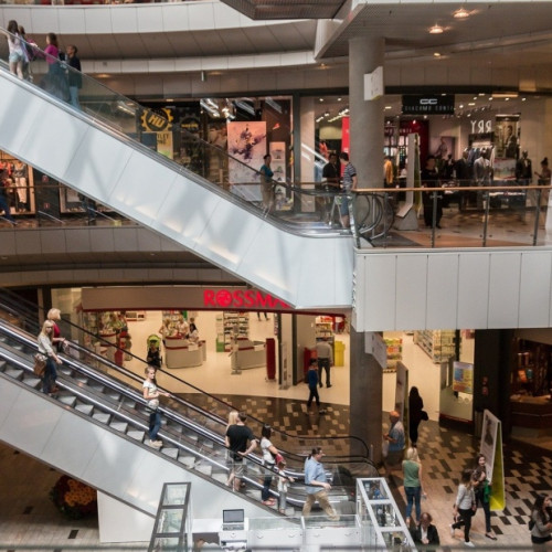 Femeie din Cluj condamnată la închisoare și interdicție de malluri