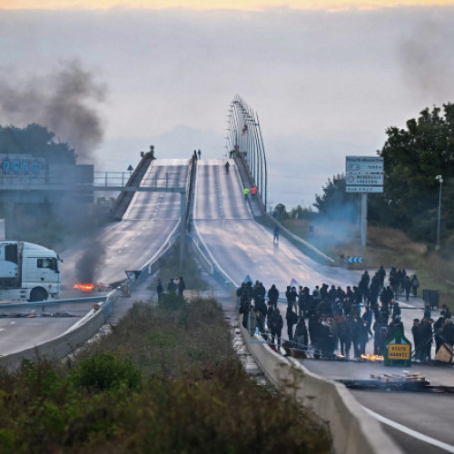 Franța înfruntă proteste după numirea noului premier Lecornu