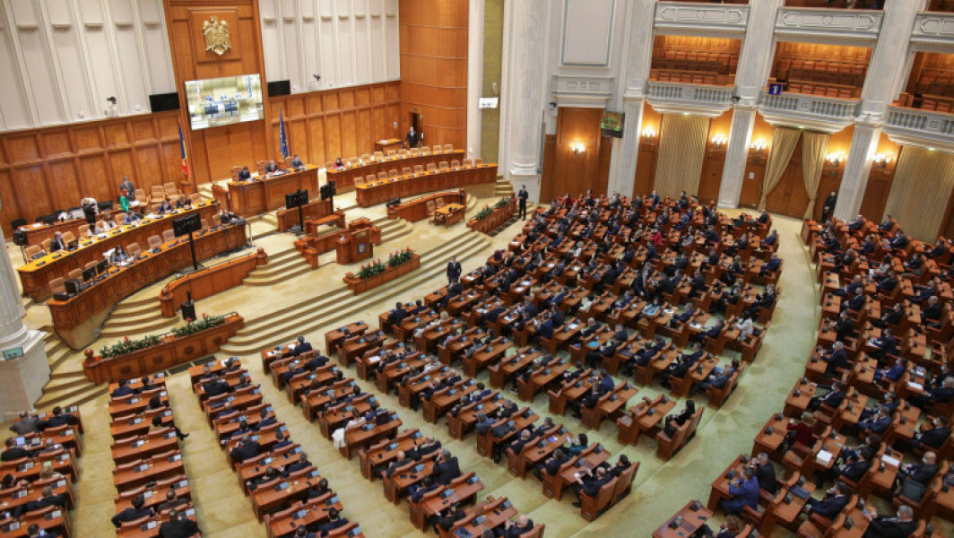 Circ în Parlament în jurul legii culturii și acuzații între partide