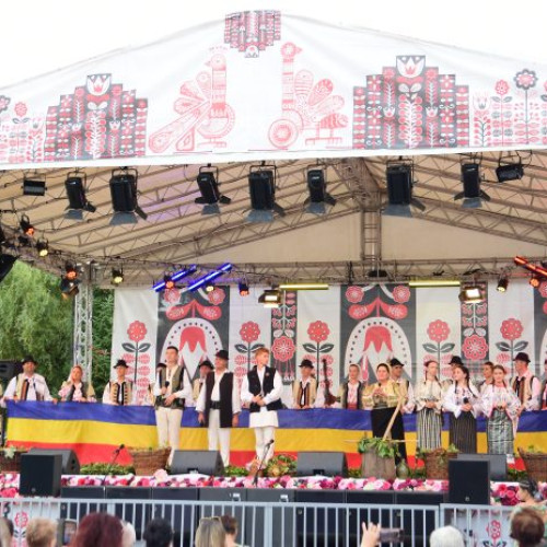 Festival folcloric Otopeni reunește ansambluri, orchestre și talente locale