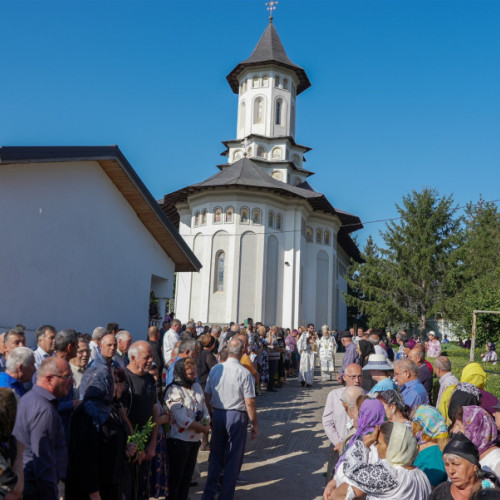 La hramul Mănăstirii Maicii Domnului - Cudalbi s-a săvârșit Sfânta Liturghie