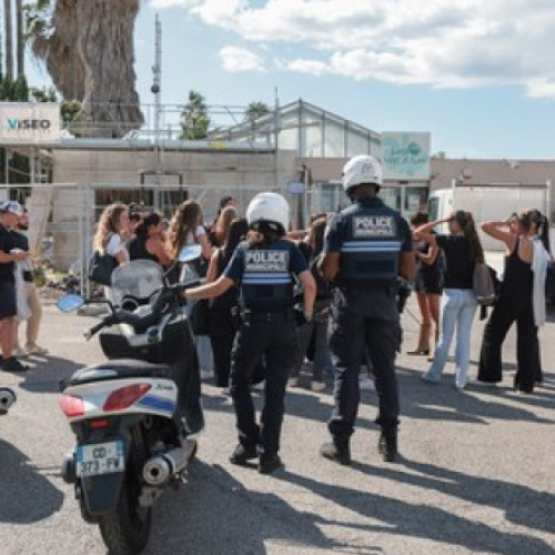 Atac cu cuțitul într-un liceu horticol din Antibes: doi răniți, autor reținut