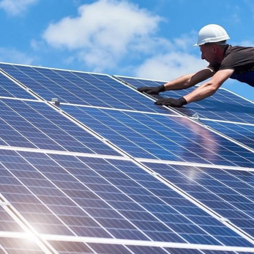 Sistem fotovoltaic al Jade Fashion în Botoșani scos la licitație