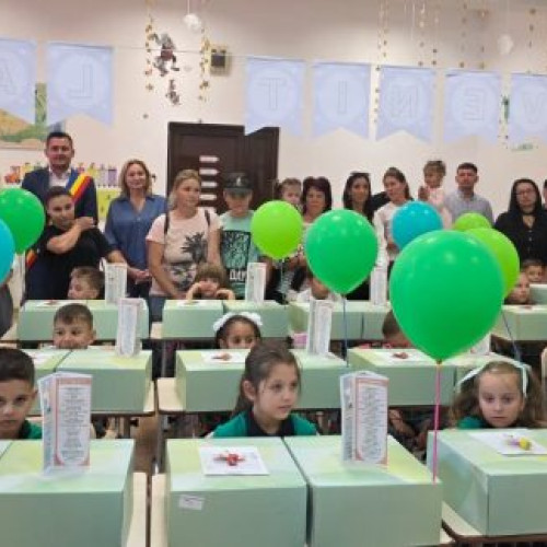 Ghiozdane echipate pentru elevi în Dascălu, finanțare locală