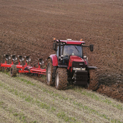 Terenuri ale Agromec Truşeşti scoase la licitație pentru datorii