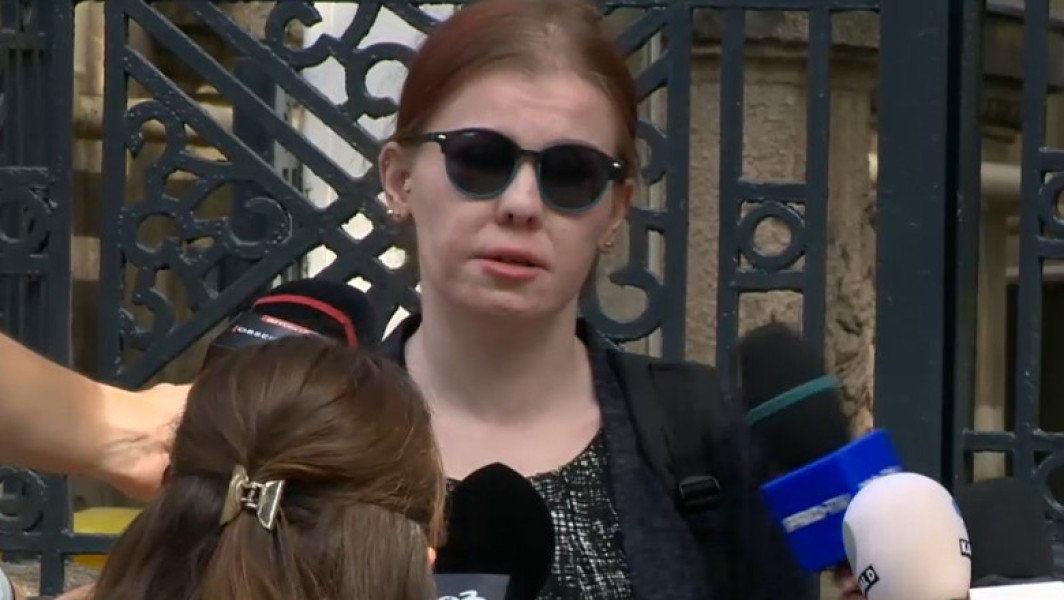Femeie din Moldova prinsă cu șase cuțite la intrarea în Parlament
