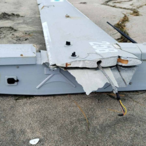 Dronă descoperită pe plaja din Burgas, adusă la bază pentru analize