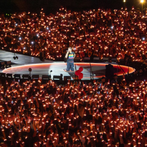 Video Chris Martin a îndemnat publicul să „trimită iubire” familiei lui Charlie Kirk în timpul unui concert Coldplay la Londra