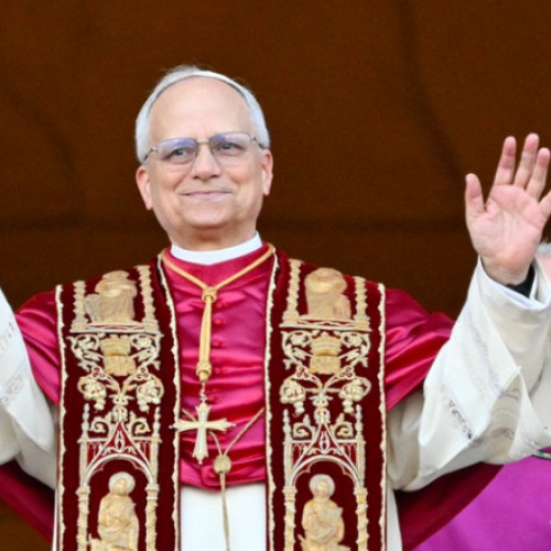 Video Papa Leon împlinește astăzi 70 de ani. Suveranul Pontif a primit un tort de Ciocolată de la Portillo's din Chicago