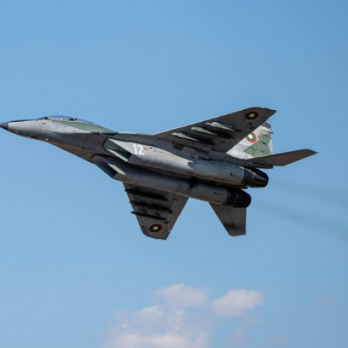 Nepregătiți pentru a asigura securitatea frontierei estice a NATO. Bulgarii vânează dronele rusești cu avioane MiG-29 din era sovietică