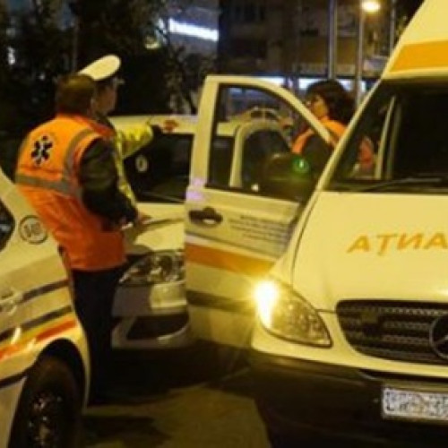 Nouă persoane rănite după ce un autoturism a intrat în terasa unui bar din Piatra-Olt