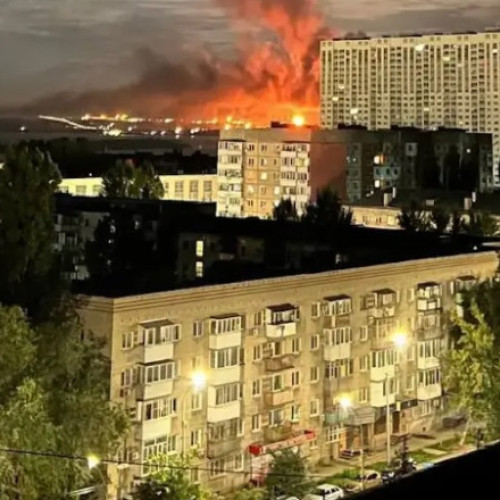 Forţele ucrainene au lovit rafinăria Saratov, provocând incendii şi explozii