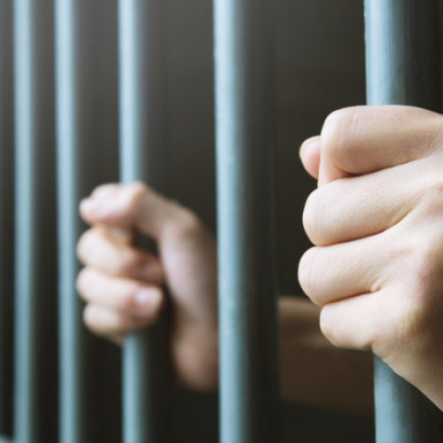 Zece persoane din penitenciare, suspectate de trafic de droguri prin corespondență