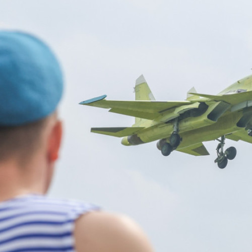Rusia a primit un nou lot de avioane de vânătoare-bombardament Su-34 de la producătorul intern UAC