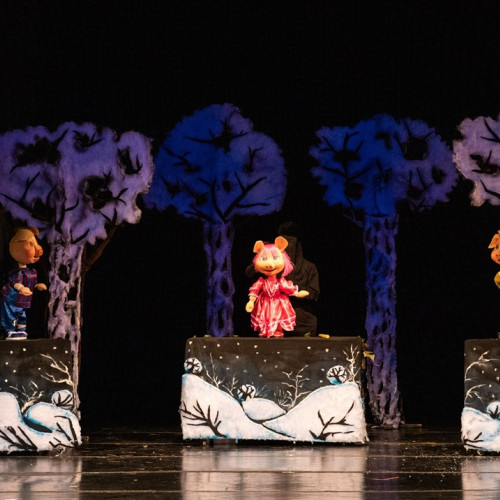 Actorii Teatrului Căluțul de Mare aduc în scenă un spectacol pentru copii în Pantelimon