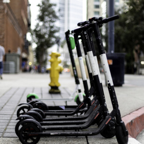 11 persoane reținute după percheziții în dosar de furt de trotinete electrice în București