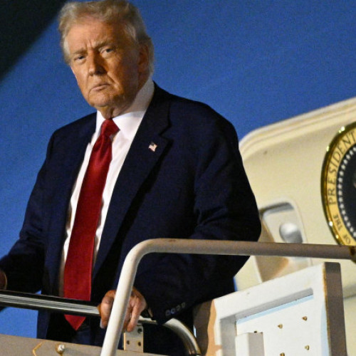 Spirit Airlines avertizată să păstreze distanța față de avionul lui Donald Trump