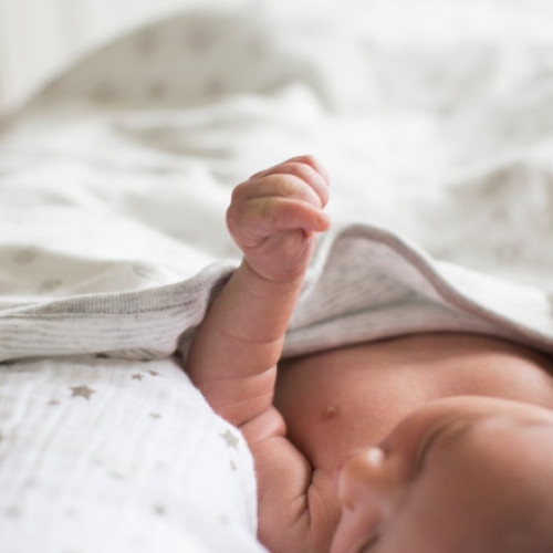 O tânără din Gorj a prezentat documentul unei rude la naștere, nou-născutul înregistrat greșit