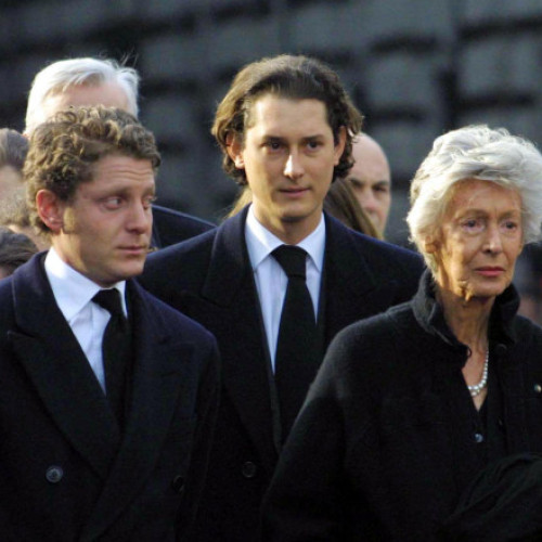 Bătălia pentru moștenirea Agnelli continuă cu servicii comunitare și tensiuni familiale