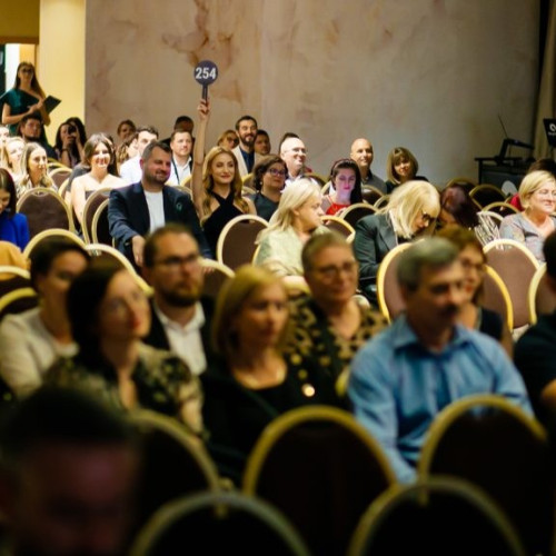 Salvați Copiii Iași organizează gala caritabilă „Zâmbet în dar” pentru sprijinirea copiilor vulnerabili