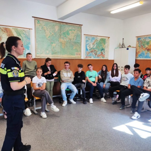 Polițiștii din Teleorman au discutat despre bullying și violența între minori la o școală gimnazială